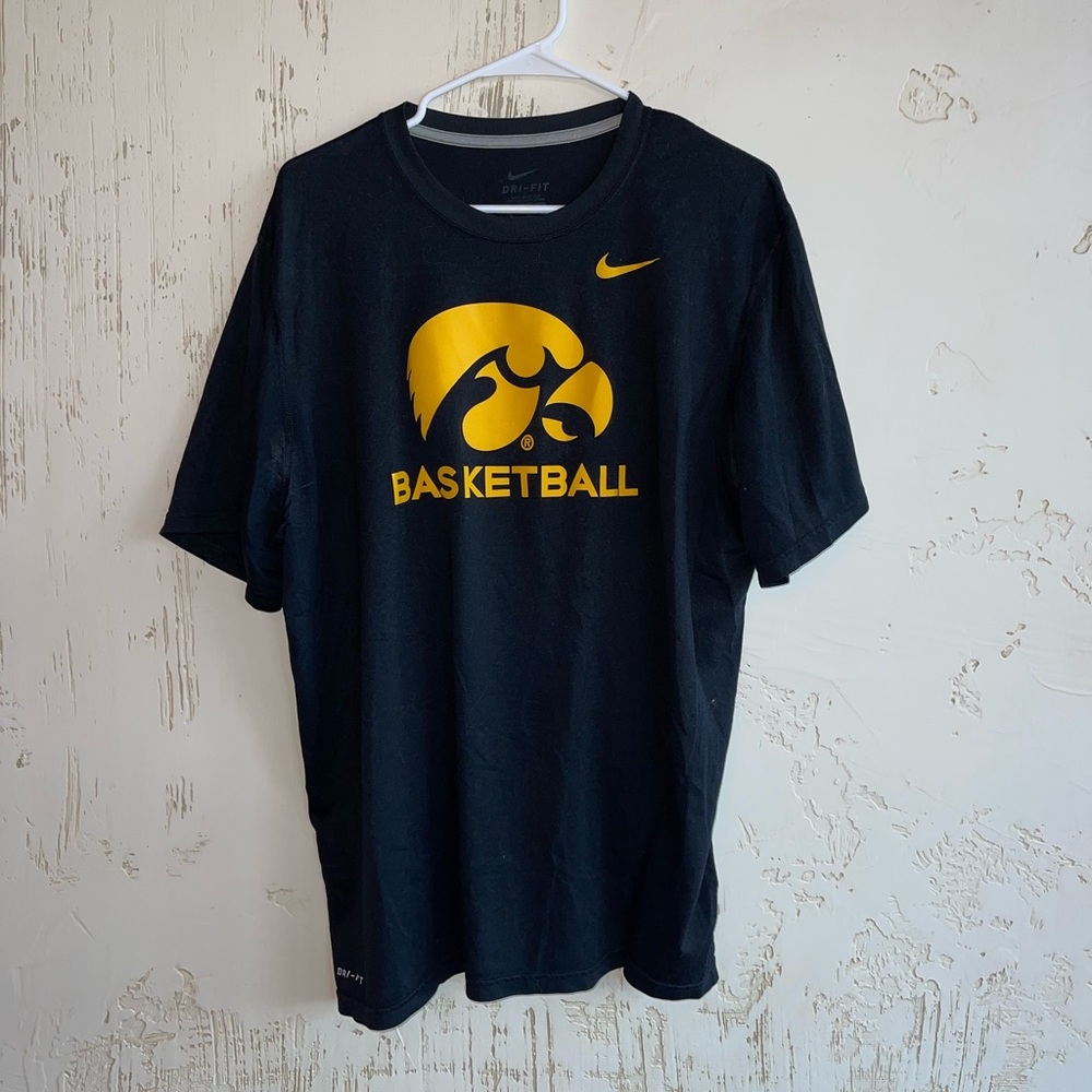 Men’s Nike Dri Fit Iowa Basketball T-shirt. Size XL.